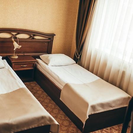 Hotel-Restaurant Lyube Plus Khmelʼnytsʼkyy Eksteriør bilde