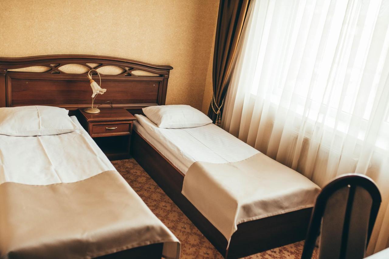 Hotel-Restaurant Lyube Plus Khmelʼnytsʼkyy Eksteriør bilde